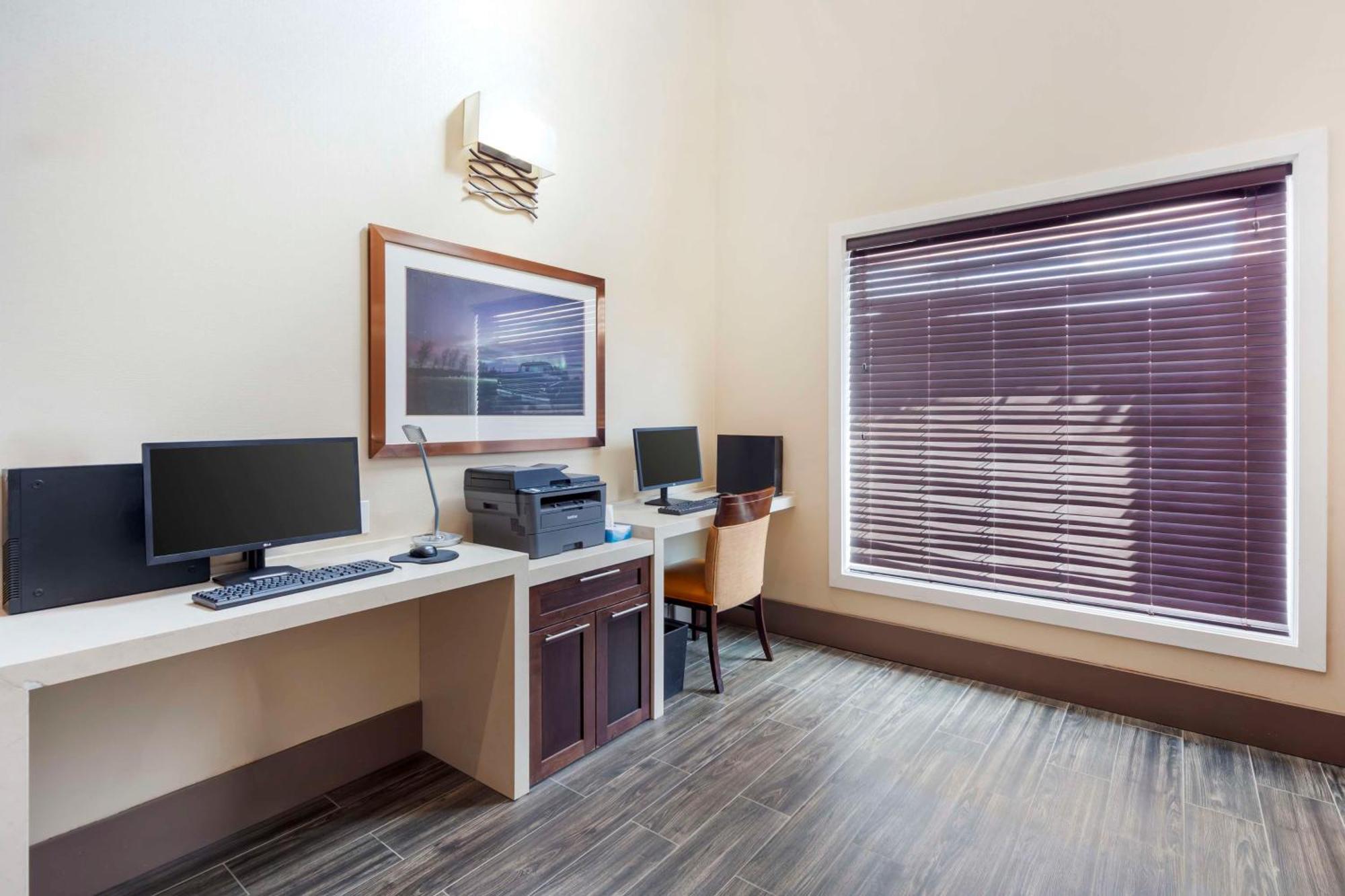 Best Western Plus Chateau Fort St. John Ngoại thất bức ảnh
