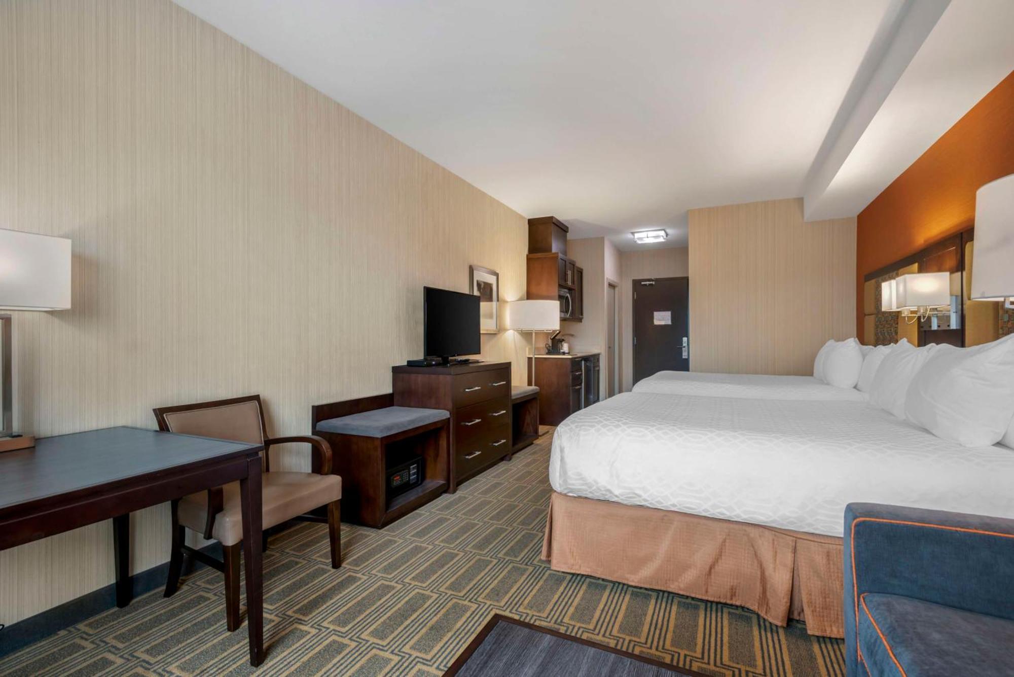 Best Western Plus Chateau Fort St. John Ngoại thất bức ảnh