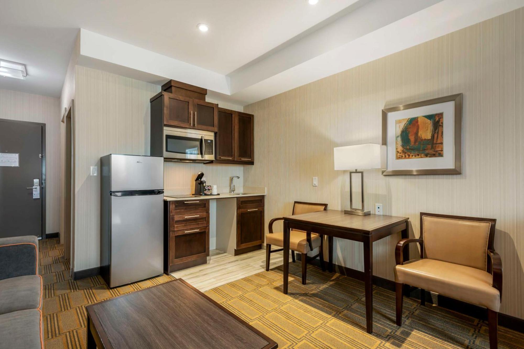 Best Western Plus Chateau Fort St. John Ngoại thất bức ảnh